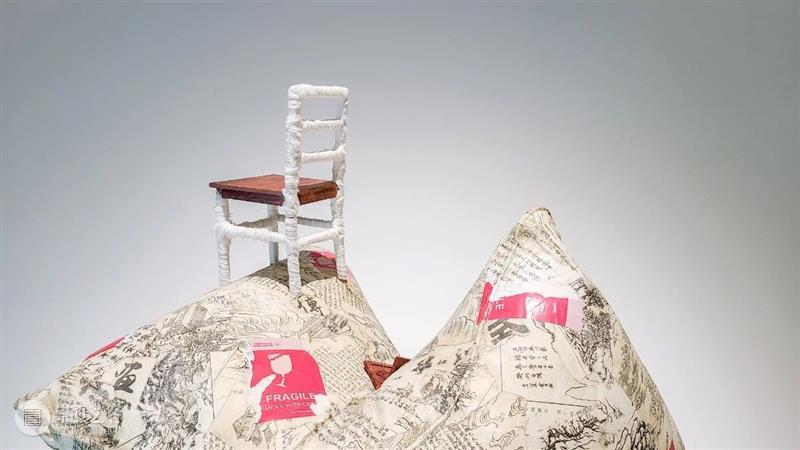 特别项目 |《枕头与椅子》 “积聚与生成——2020上海当代艺术展”参展作品 项目 枕头与椅子 作品 上海 艺术展 Project ANDCHAIR 周小平 当代 艺术家 崇真艺客