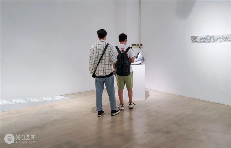 特别项目 |《枕头与椅子》 “积聚与生成——2020上海当代艺术展”参展作品 项目 枕头与椅子 作品 上海 艺术展 Project ANDCHAIR 周小平 当代 艺术家 崇真艺客