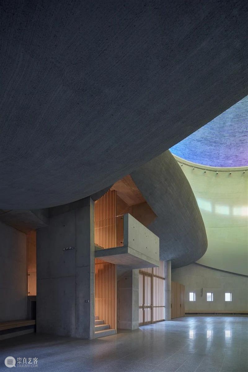 彩虹教堂 / Atelier Stepan 博文精选 ADCNews 教堂 彩虹 Boys Play 建筑师 MarekJan těpán 过去 概念 天堂 崇真艺客