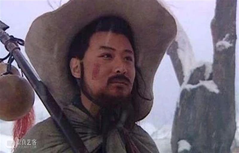 周野芒的“敢”不是冒犯，是只讲真话 周野芒 家客 晚场 演员 浅灰色 衬衫 化妆间 观众 上海话剧艺术中心 门口 崇真艺客