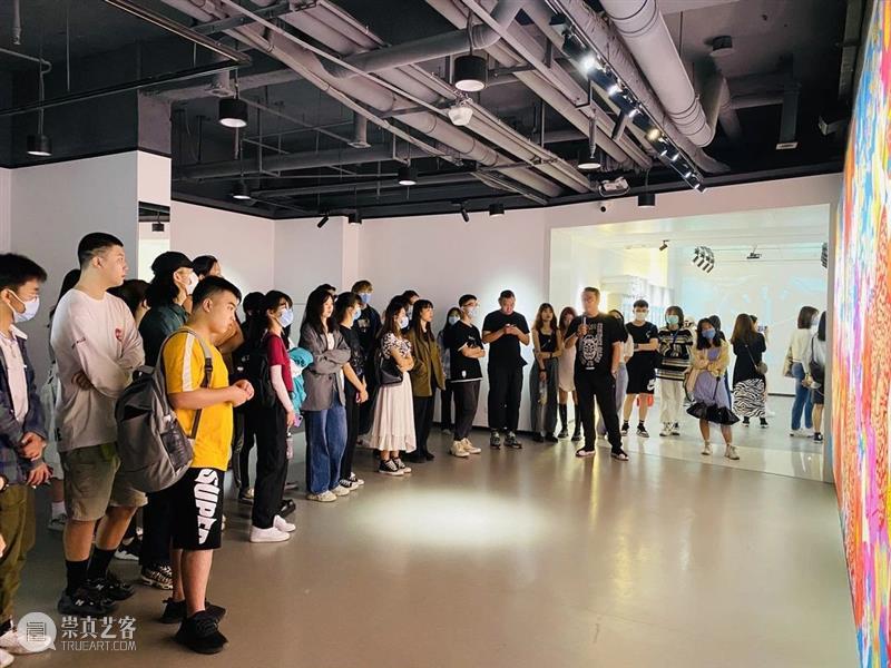 现场 | 张弛艺术分享会 张弛 艺术 现场 太古 美术馆 气氛 人生 经历 生涯 观众 崇真艺客