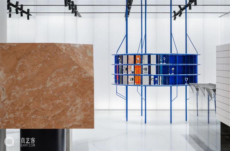 材质的对比，MOMIC 手表品牌集合店 / 西涛设计工作室 西涛设计工作室 手表 品牌 MOMIC 材质 Studio 蜜糖 白色 大理石 体块 崇真艺客