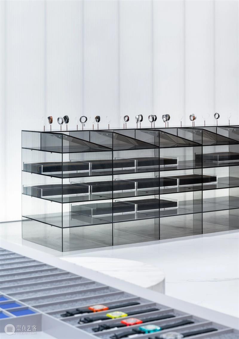 材质的对比，MOMIC 手表品牌集合店 / 西涛设计工作室 西涛设计工作室 手表 品牌 MOMIC 材质 Studio 蜜糖 白色 大理石 体块 崇真艺客