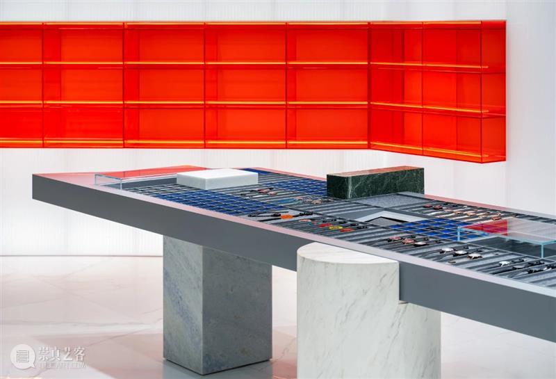 材质的对比，MOMIC 手表品牌集合店 / 西涛设计工作室 西涛设计工作室 手表 品牌 MOMIC 材质 Studio 蜜糖 白色 大理石 体块 崇真艺客