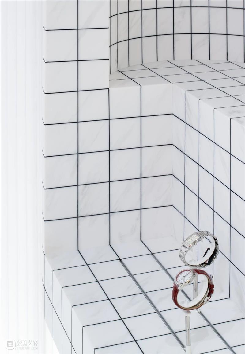 材质的对比，MOMIC 手表品牌集合店 / 西涛设计工作室 西涛设计工作室 手表 品牌 MOMIC 材质 Studio 蜜糖 白色 大理石 体块 崇真艺客