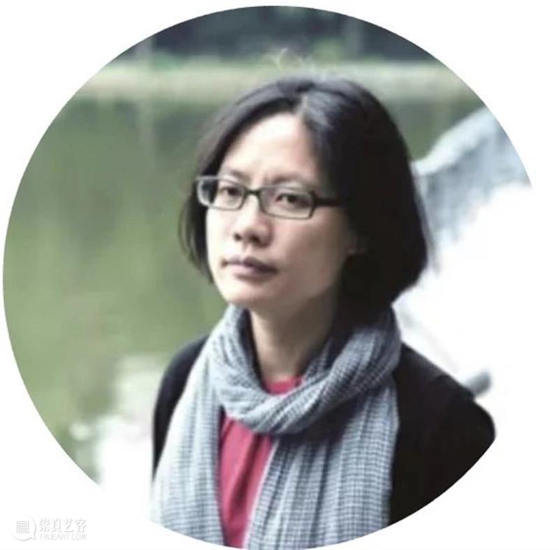 闭 幕 将 至 ！10.18 “忍不住转身”闭幕活动 活动 0113:00 展人 黄文珑 地点 中间美术馆 前台 导览 门票 策展人 崇真艺客