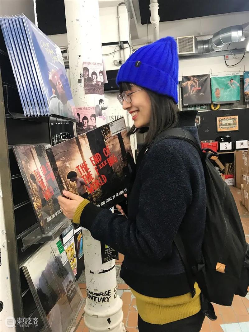 闭 幕 将 至 ！10.18 “忍不住转身”闭幕活动 活动 0113:00 展人 黄文珑 地点 中间美术馆 前台 导览 门票 策展人 崇真艺客
