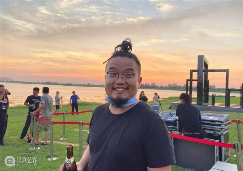 邱宇X某集体 | 在城市湖畔点亮一座“时空之门” 邱宇 集体 城市 时空之门 湖畔 艺术家 无限 合肥华侨城 空港国际 小镇 崇真艺客