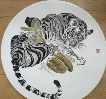 【活动预告】艺粟工坊×工艺美院 | 瓷刻书盘画体验 活动 艺粟工坊 工艺美院 瓷刻书盘画 上海 市民 终身 文化 艺术 基地 崇真艺客