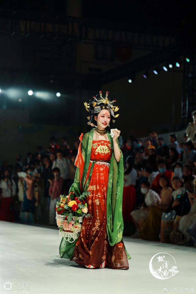 汉服走秀因“吵架”火上微博热搜,1000万网友围观心疼!热爱岂能用钱赔偿? 汉服 微博 网友 本文 公众 efifan 很多人 成都 华裳 九州 崇真艺客