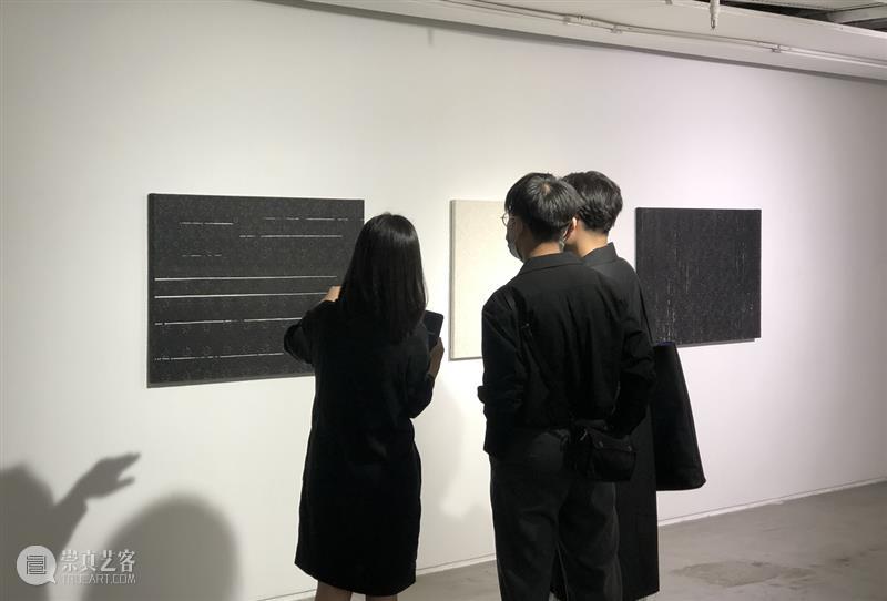 【现场与作品】三尚+ VOL.6  | 现场 作品 余数 三尚 艺术馆 影像 系列 古榕 油画颜料 金粉2017剩余物 崇真艺客