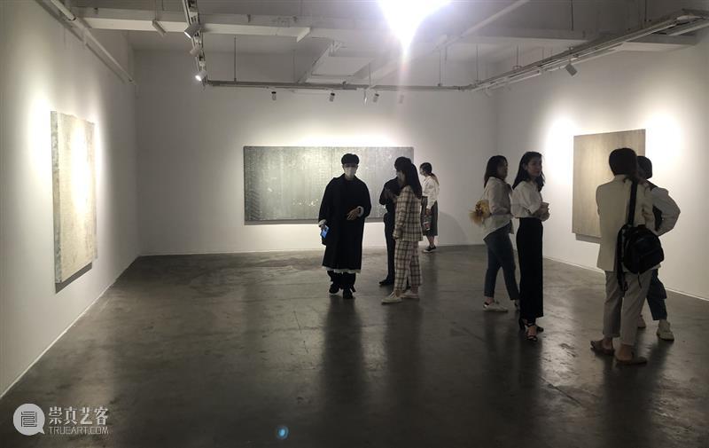【现场与作品】三尚+ VOL.6  | 现场 作品 余数 三尚 艺术馆 影像 系列 古榕 油画颜料 金粉2017剩余物 崇真艺客
