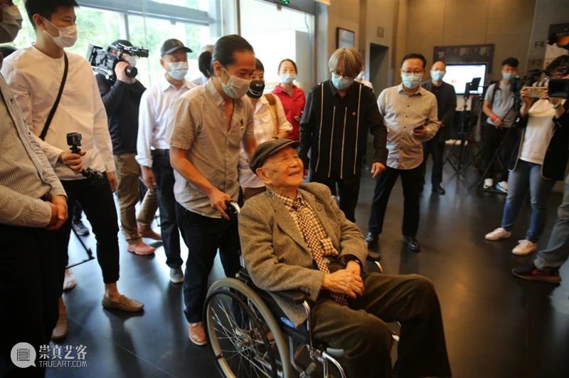 黄永玉将北京奥运主题巨幅作品《中国=mc²》捐赠给北京画院 黄永玉 中国 北京 奥运 主题 作品 北京画院 油画 版画 艺术展 崇真艺客