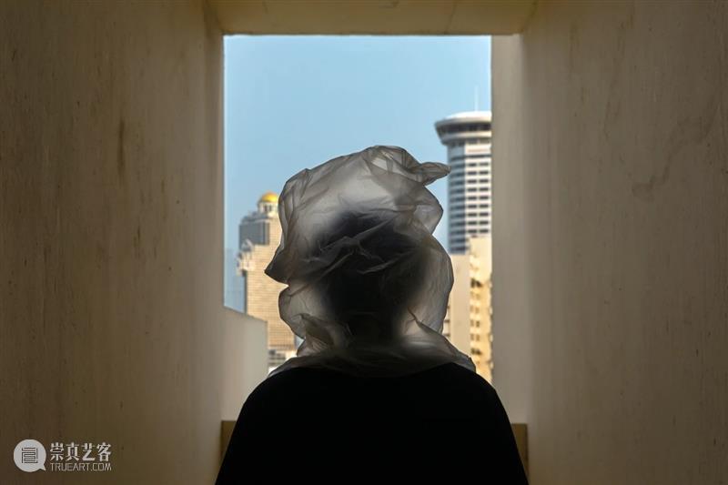 2020 OCT-LOFT公共艺术展｜奔跑的塑料袋，飘荡的城市人 LOFT 艺术展 OCT 塑料袋 城市人 垃圾 泰国 摄影师 曼谷大学 数字媒体 崇真艺客