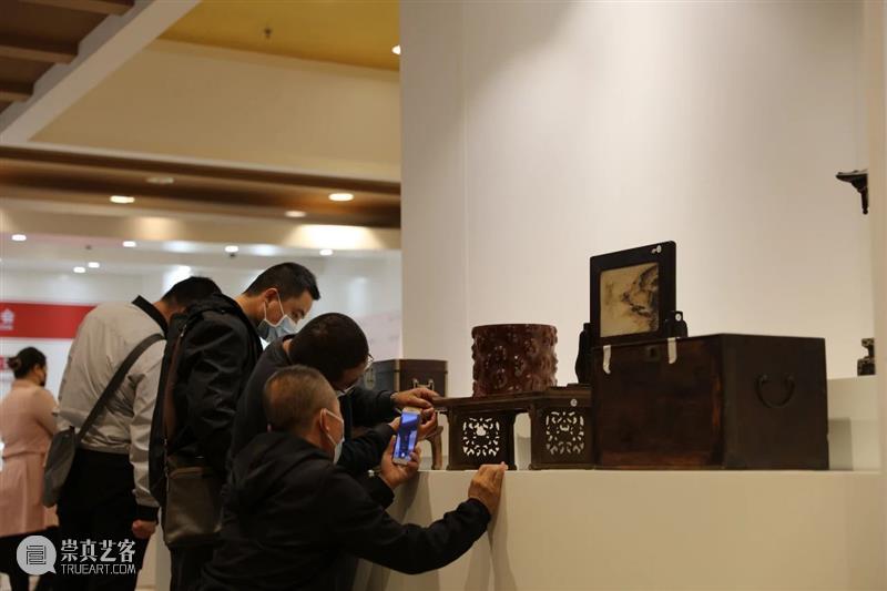 中贸圣佳25周年春拍预展圆满落幕,明日正式举槌! 预展 拍卖会 Sungari Anniversary Auction Preview 地点 北京千禧大酒店 北京市朝阳区东 三环 崇真艺客