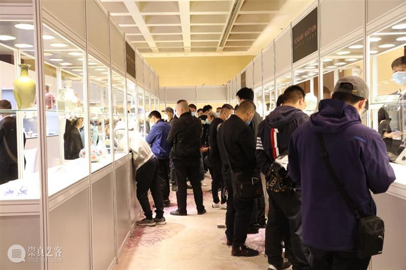 中贸圣佳25周年春拍预展圆满落幕,明日正式举槌! 预展 拍卖会 Sungari Anniversary Auction Preview 地点 北京千禧大酒店 北京市朝阳区东 三环 崇真艺客