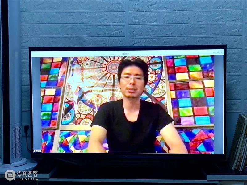 作为黑镜中的2020蔡灿煌 | 展览后记 黑镜 蔡灿煌 后记 马德里街头 候车亭 镜面 广告 镜子 段少锋 梁文道 崇真艺客