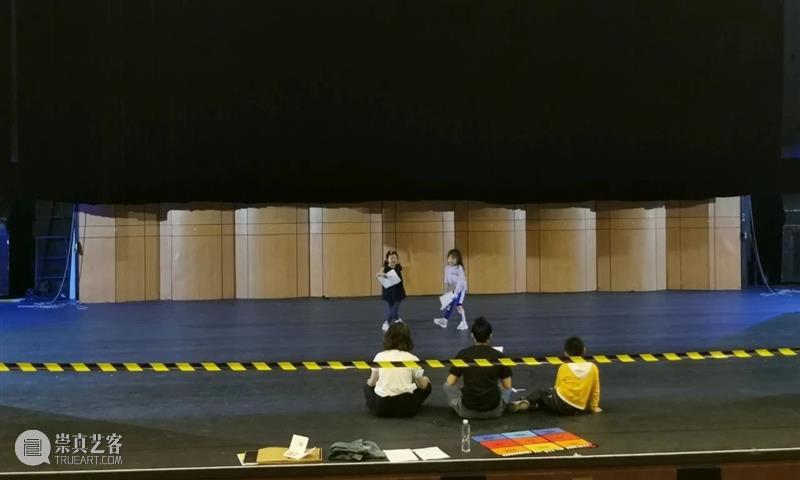 “这是我和孩子爸爸看下来，孩子最主动参与的课程” 孩子 课程 爸爸 一体 舞台 艺术 音乐剧 上海大剧院 原版 悲惨世界 崇真艺客