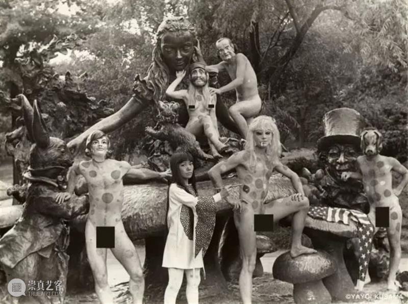 三为｜草间弥生与嬉皮士 草间弥生 嬉皮士 墙上 知了 造物者 手势 背影 世界 蔡康永 日语 崇真艺客