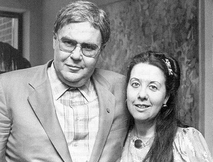 HOW夜读|Vol.15 雷蒙德·卡佛:《需要时,就给我电话》 HOW 雷蒙德·卡佛 需要时,就给我电话 昊美术馆 系列 书籍 诗歌 电影 段落 艺术 崇真艺客