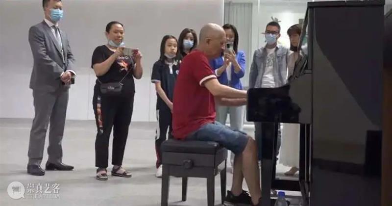 艺趣 | “你的” 钢琴弹奏季 钢琴 艺趣 弹奏季 海上世界文化艺术中心 音乐 爱好者 乐章 网络 红人 爷爷 崇真艺客