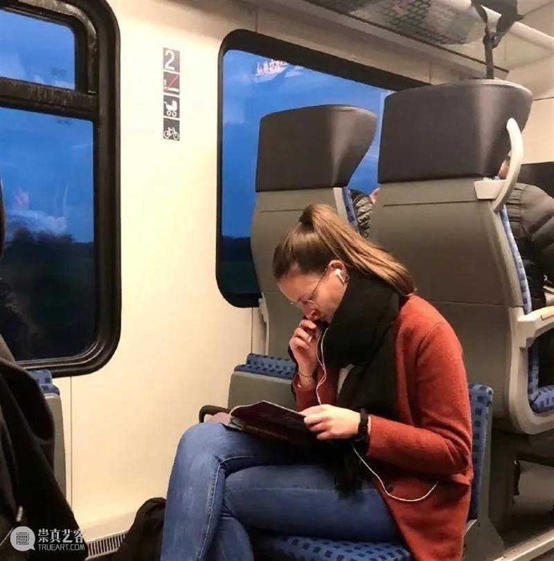 READ IT ANYTIME｜阅读照亮世界 世界 READ read anytime Reader feng 阅读者 WORLD简枫 世界的阅读者 作者 崇真艺客