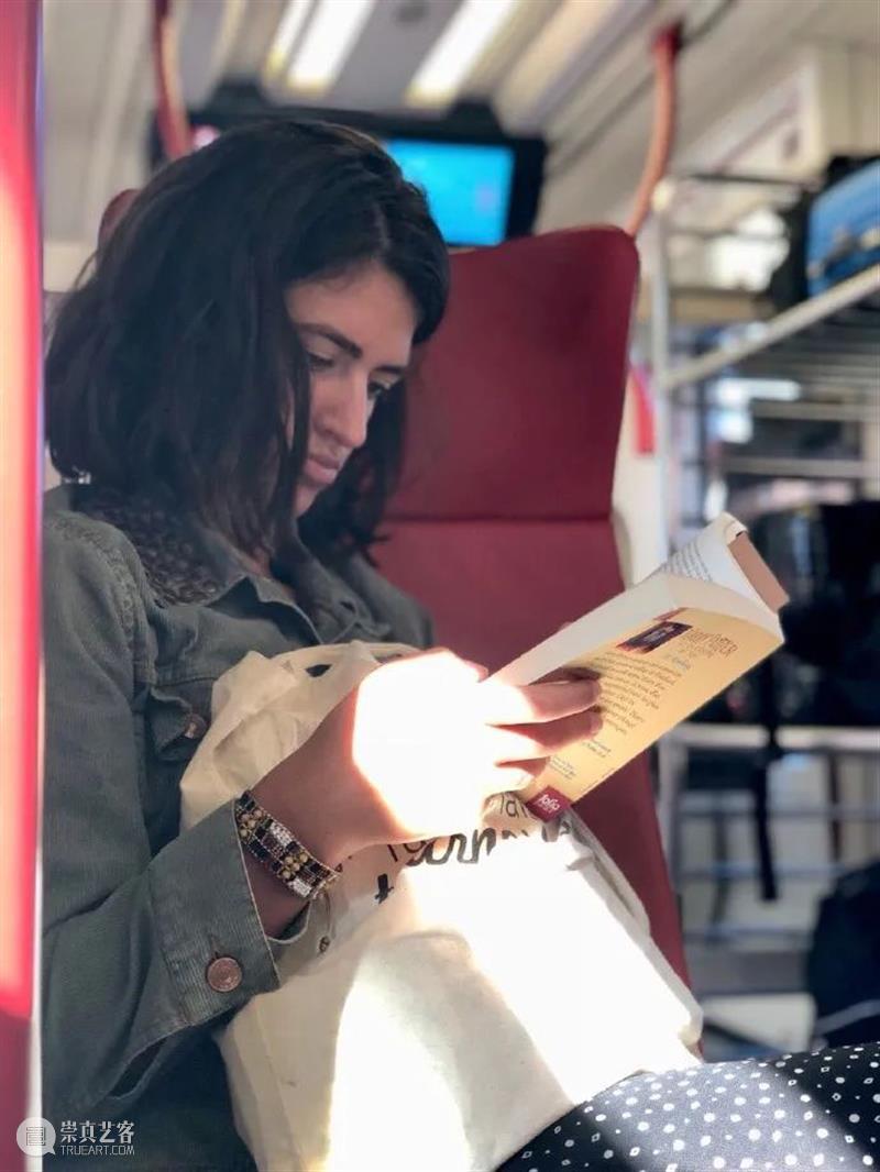 READ IT ANYTIME｜阅读照亮世界 世界 READ read anytime Reader feng 阅读者 WORLD简枫 世界的阅读者 作者 崇真艺客