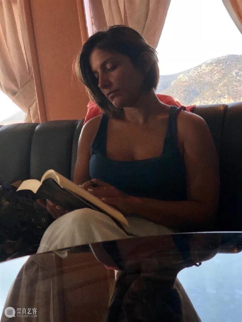 READ IT ANYTIME｜阅读照亮世界 世界 READ read anytime Reader feng 阅读者 WORLD简枫 世界的阅读者 作者 崇真艺客