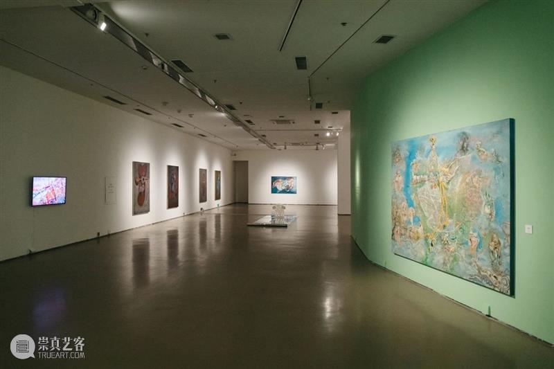早年间捕蛇奇人，三里屯画尽人间百态，刘国义“今日”呈现个展“幻与弦” 刘国义 个展 早年 奇人 三里屯 人间 百态 名称 策展人 王春辰 崇真艺客