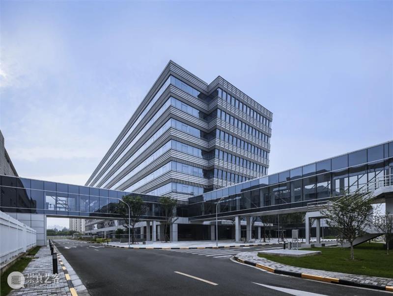 ​上汽大众汽车有限公司技术管理中心二期 / B+H Architects 上汽大众汽车有限公司 技术 中心 胡义杰 上海市 嘉定区 于田工业园区 员工 空间 会议室 崇真艺客