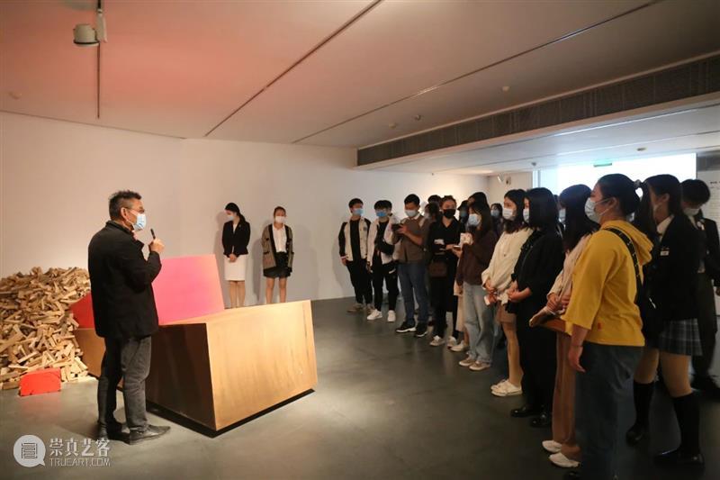 超级课堂 | 观展有感，受益良多 课堂 观展 武汉科技大学 艺术 学子 美术馆 馆内 武汉 系列 观后感 崇真艺客