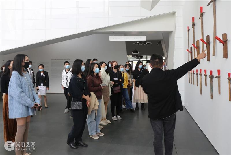 超级课堂 | 观展有感,受益良多 课堂 观展 武汉科技大学 艺术 学子 美术馆 馆内 武汉 系列 观后感 崇真艺客