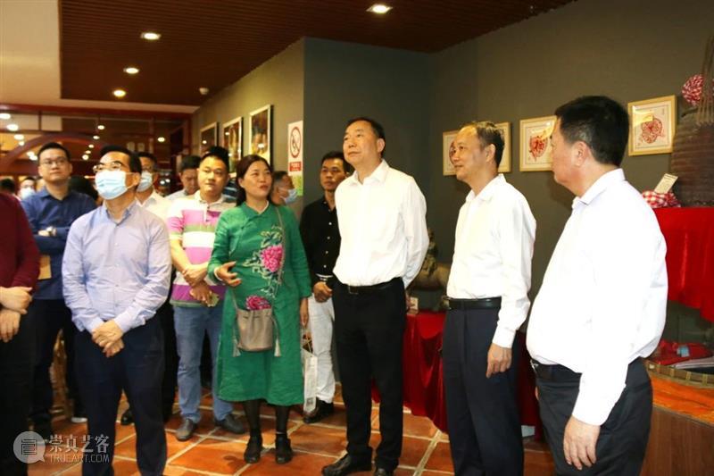 庆祝勇立潮头•海滨邹鲁非遗公益展开幕式圆满成功! 德顺宝企业文化 开幕式 海滨邹鲁非遗公益展 潮头 仪式 合照 深圳市政协 副主席 乔恒利 深圳市委 常委 崇真艺客