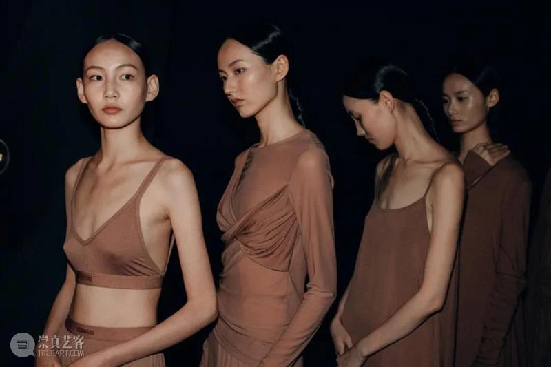 【IFA-时尚资讯】上海时装周-UMA WANGx三枪2021SS 陶子 上海 时装周 IFA 资讯 WANGx三枪2021SS 服装 肌肤 力量 王汁 UMA 崇真艺客