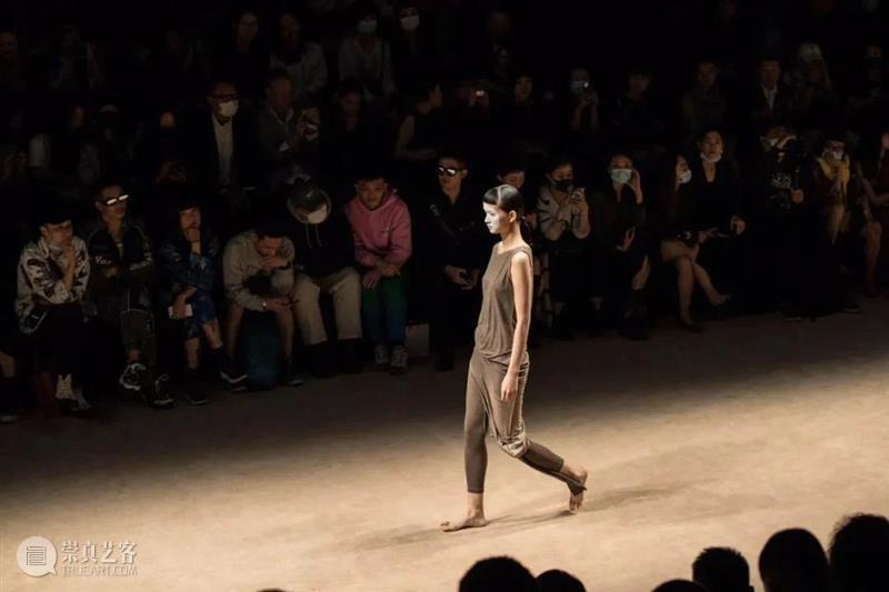 【IFA-时尚资讯】上海时装周-UMA WANGx三枪2021SS 陶子 上海 时装周 IFA 资讯 WANGx三枪2021SS 服装 肌肤 力量 王汁 UMA 崇真艺客