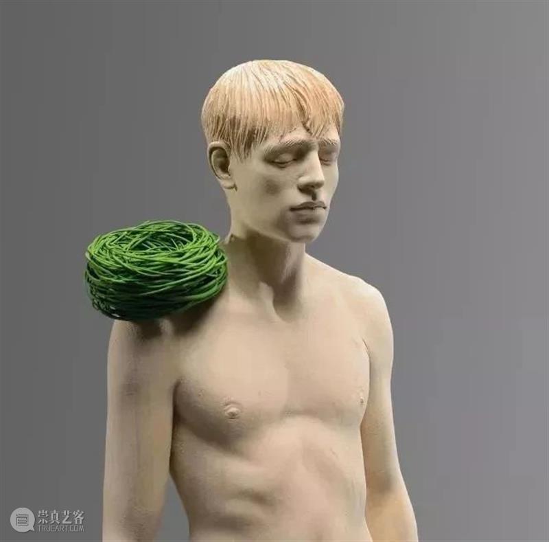雕塑|这样的木雕作品以最出乎意料的方式将人物和事物融合在一起  中国舞台美术学会 作品 雕塑 木雕 方式 人物 事物 上方 中国舞台美术学会 右上 星标 崇真艺客