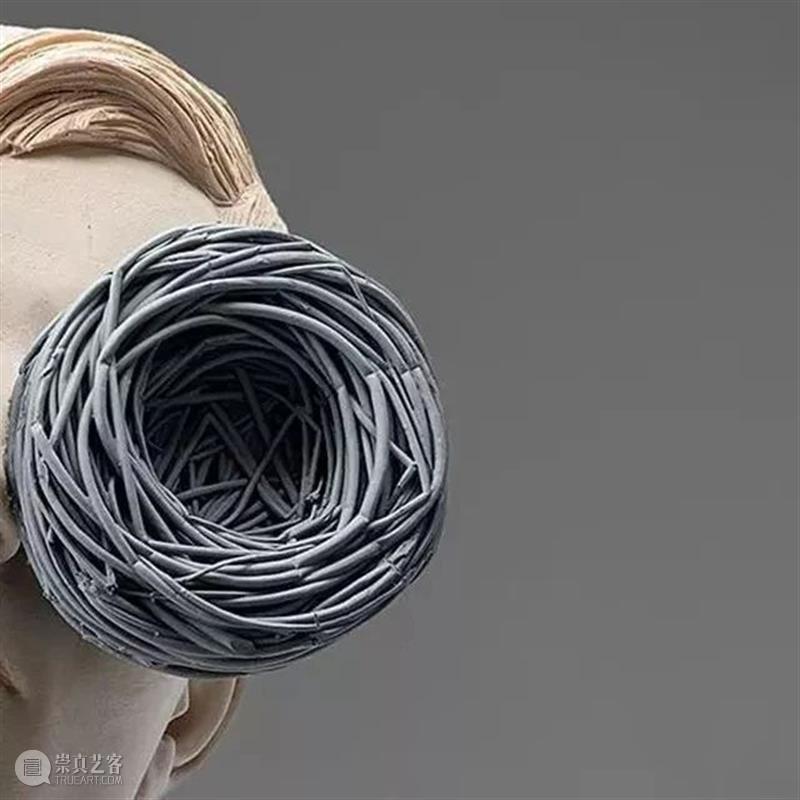 雕塑|这样的木雕作品以最出乎意料的方式将人物和事物融合在一起  中国舞台美术学会 作品 雕塑 木雕 方式 人物 事物 上方 中国舞台美术学会 右上 星标 崇真艺客