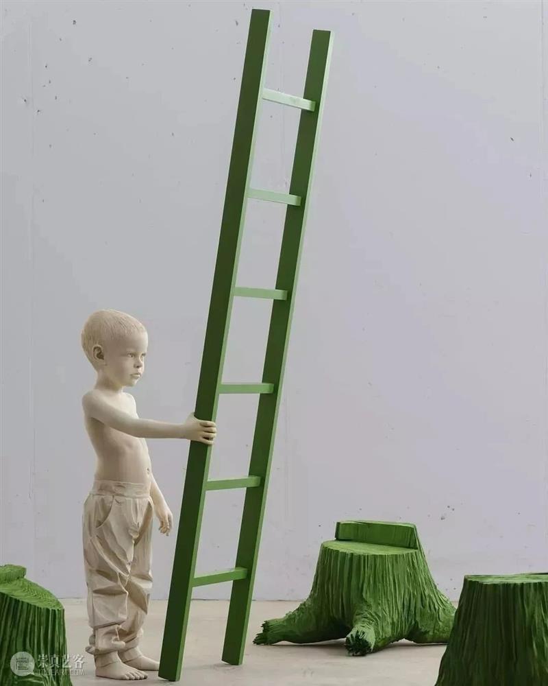 雕塑|这样的木雕作品以最出乎意料的方式将人物和事物融合在一起  中国舞台美术学会 作品 雕塑 木雕 方式 人物 事物 上方 中国舞台美术学会 右上 星标 崇真艺客
