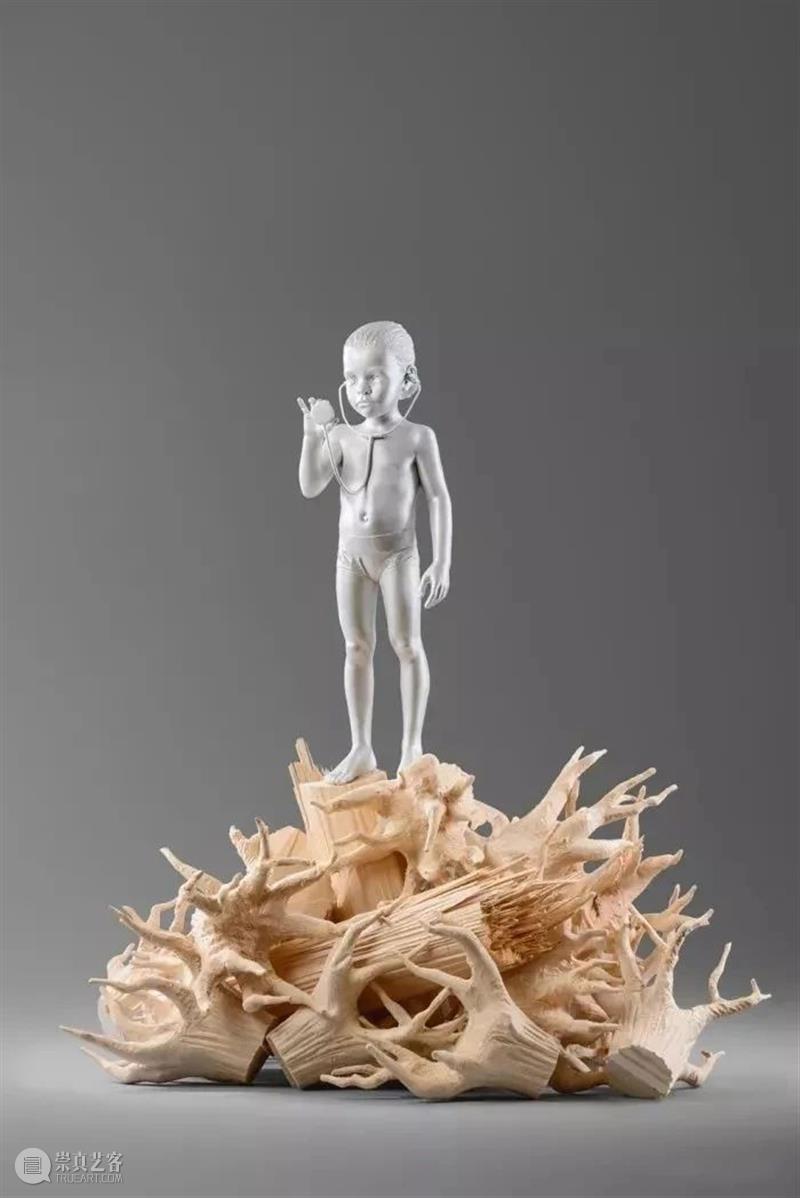 雕塑|这样的木雕作品以最出乎意料的方式将人物和事物融合在一起  中国舞台美术学会 作品 雕塑 木雕 方式 人物 事物 上方 中国舞台美术学会 右上 星标 崇真艺客