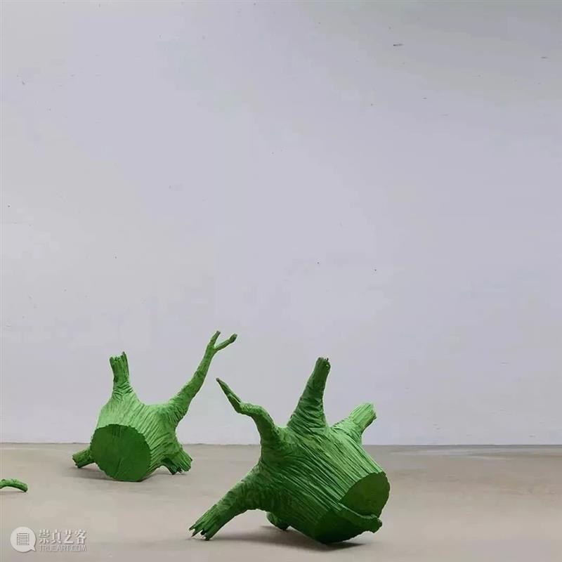 雕塑|这样的木雕作品以最出乎意料的方式将人物和事物融合在一起  中国舞台美术学会 作品 雕塑 木雕 方式 人物 事物 上方 中国舞台美术学会 右上 星标 崇真艺客