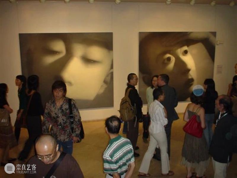 张晓刚:我与上海双年展差点擦肩而过…… 上海双年展 张晓刚 PSA 海浪 文献 作品展 艺术家 上双 故事 时代 崇真艺客