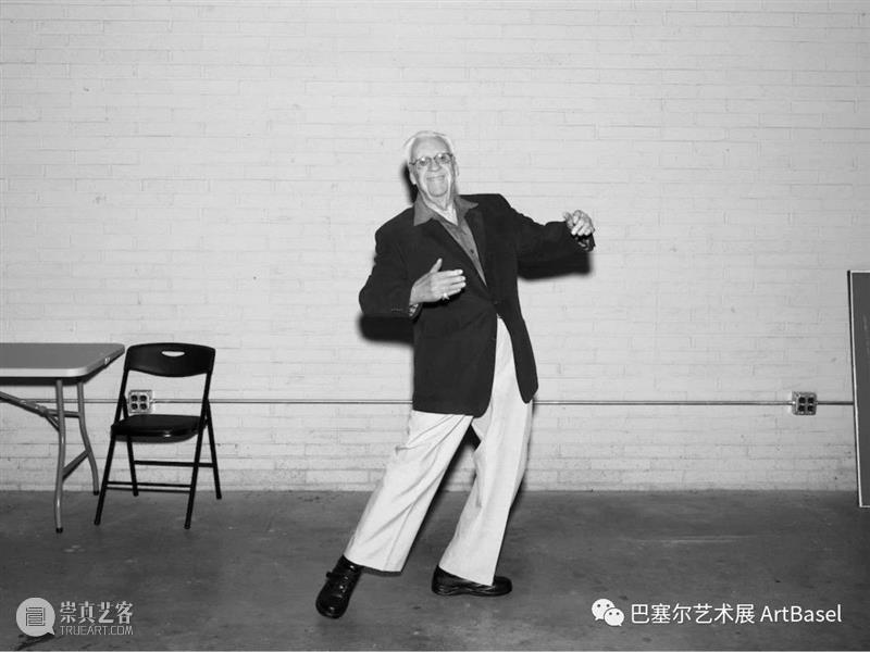 踏着落叶,吹着秋风 — 上海艺术周的打卡路线 上海 艺术 落叶 秋风 路线 Prada 图片 Prada基金会 天气 艺术展 崇真艺客