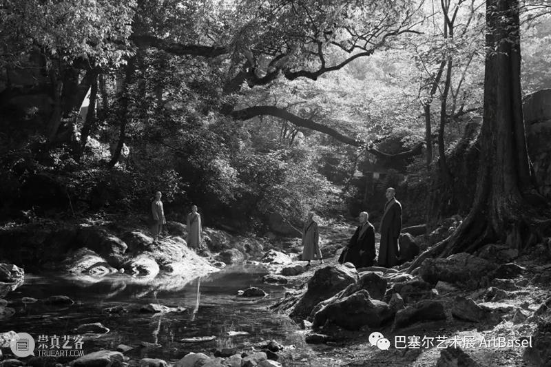 踏着落叶，吹着秋风 — 上海艺术周的打卡路线 上海 艺术 落叶 秋风 路线 Prada 图片 Prada基金会 天气 艺术展 崇真艺客