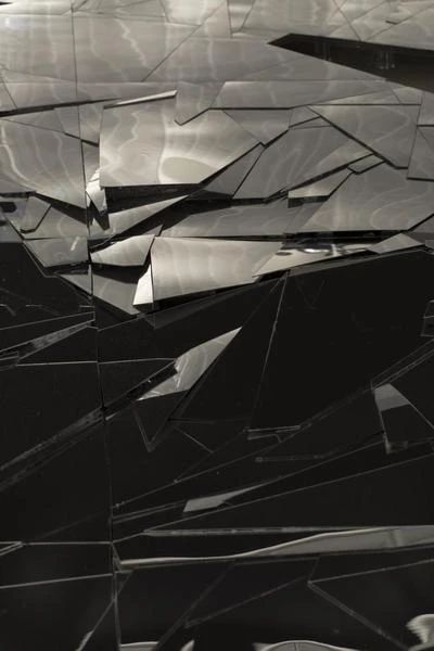 立木画廊艺术家专题——李昢 Lee Bul | 西岸艺博会2020 画廊 艺术家 Bul 专题 西岸艺博会 西岸 艺术 博览会 标志性 作品 崇真艺客