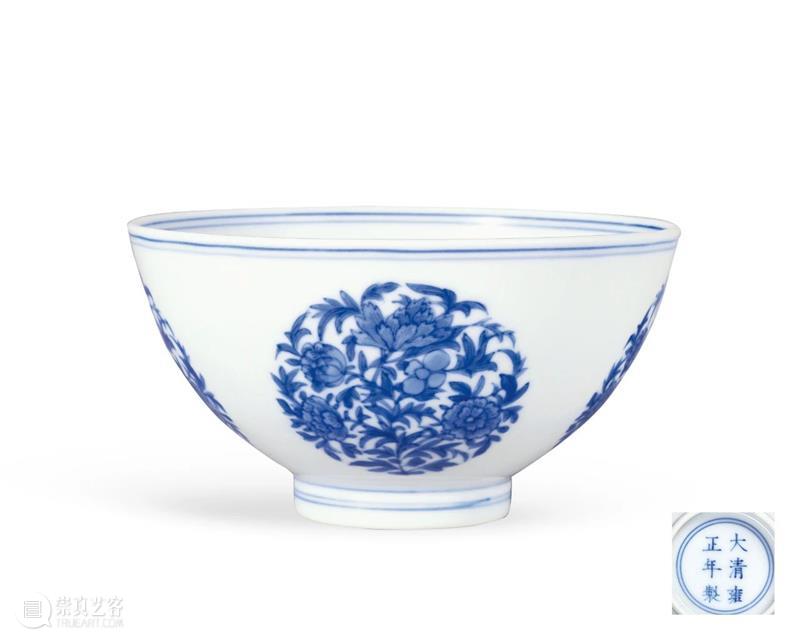 保利香港2020秋季拍卖 | 徐展堂藏「清乾隆青花缠枝莲八吉祥纹抱月瓶」赏析 保利香港 徐展堂 缠枝莲 八吉祥纹 清乾隆青花 中国 古董 地点 香港君悅酒店 香港湾仔 崇真艺客