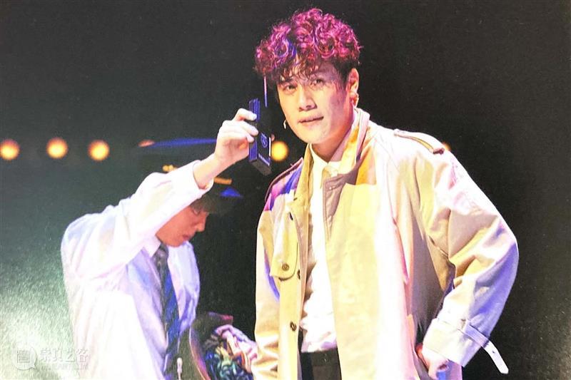 什么？他们居然也演过音乐剧《两个人的谋杀》？ 音乐剧 两个人 世界 小说 作家 生日会 疑点 密室 谋杀案 一个人 崇真艺客