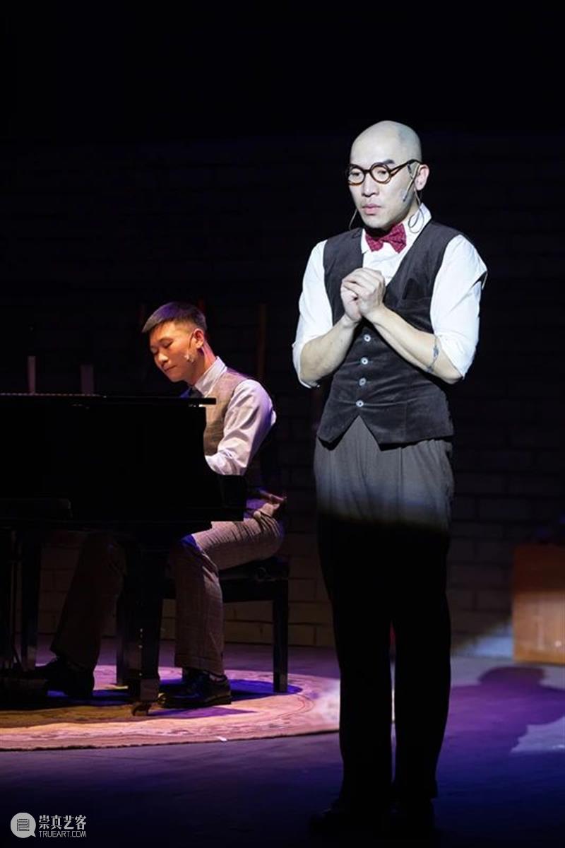 什么？他们居然也演过音乐剧《两个人的谋杀》？ 音乐剧 两个人 世界 小说 作家 生日会 疑点 密室 谋杀案 一个人 崇真艺客