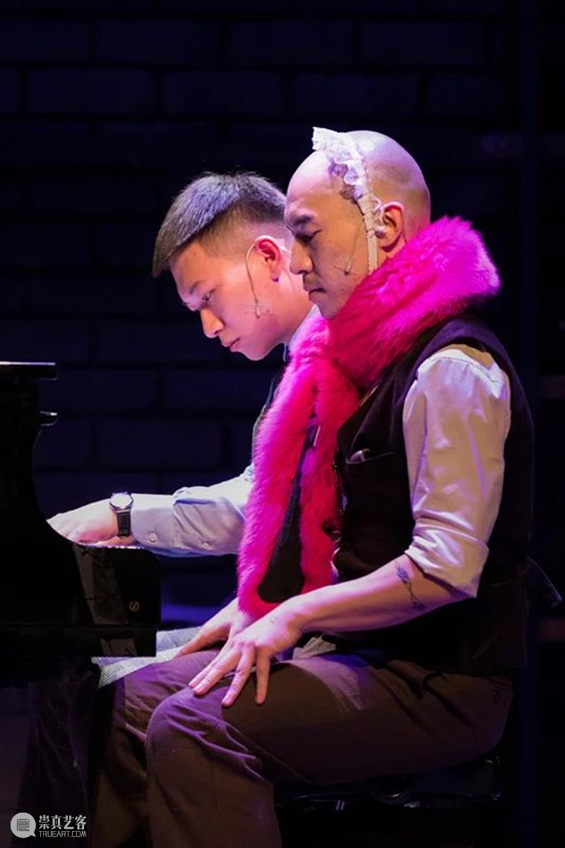 什么？他们居然也演过音乐剧《两个人的谋杀》？ 音乐剧 两个人 世界 小说 作家 生日会 疑点 密室 谋杀案 一个人 崇真艺客