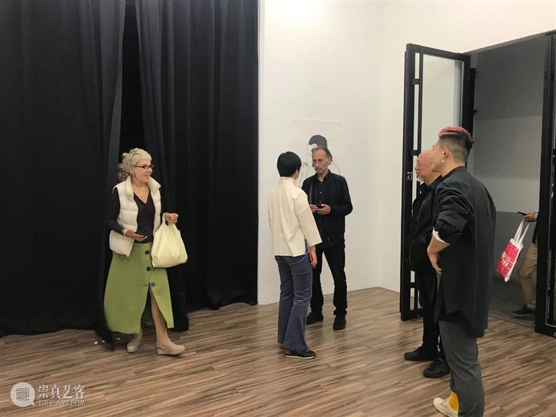 展览现场 | 许哲瑜：不寻常的某日 许哲瑜 现场 艺术家 许哲 Hsu Che 展期 地点 上海市 莫干山路50号4号楼 崇真艺客