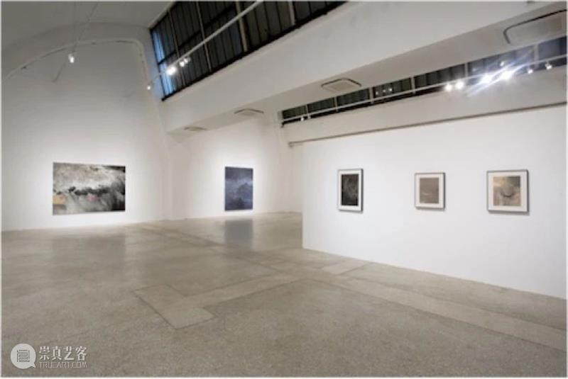 林于思 Lin Yusi丨東京画廊+BTAP 西岸艺博会参展艺术家介绍 林于思 艺术家 Yusi丨東京画廊+BTAP 西岸艺博会 世间 七色花 花瓣 颜色 少女 系列 崇真艺客
